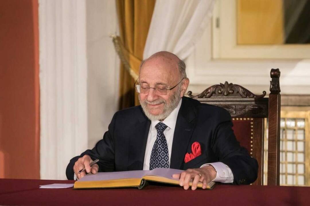  S. Bakui įteiktos Vilniaus garbės piliečio regalijos