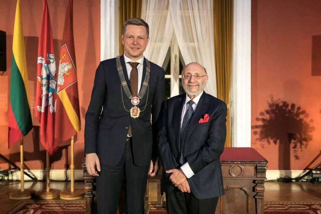  S. Bakui įteiktos Vilniaus garbės piliečio regalijos