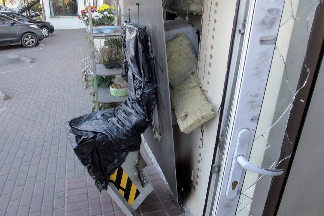 Ketvirtadienio naktį Karmėlavoje susprogdintas bankomatas ir pavogtos kapsulės su pinigais.
