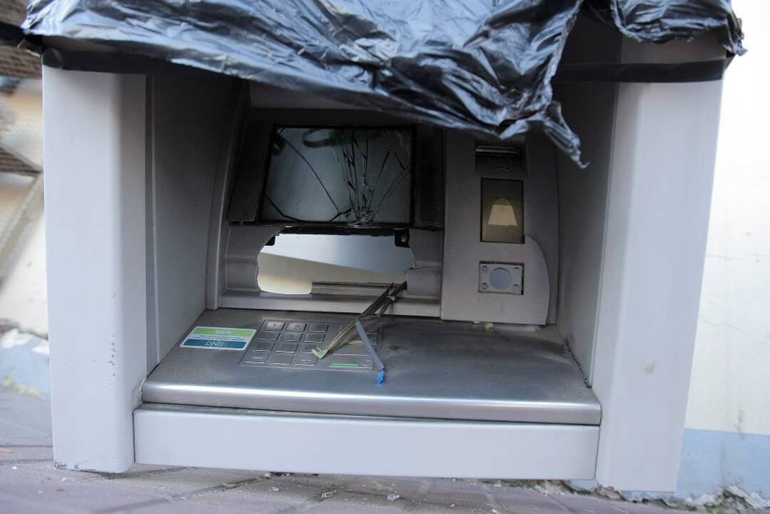 Ketvirtadienio naktį Karmėlavoje susprogdintas bankomatas ir pavogtos kapsulės su pinigais.