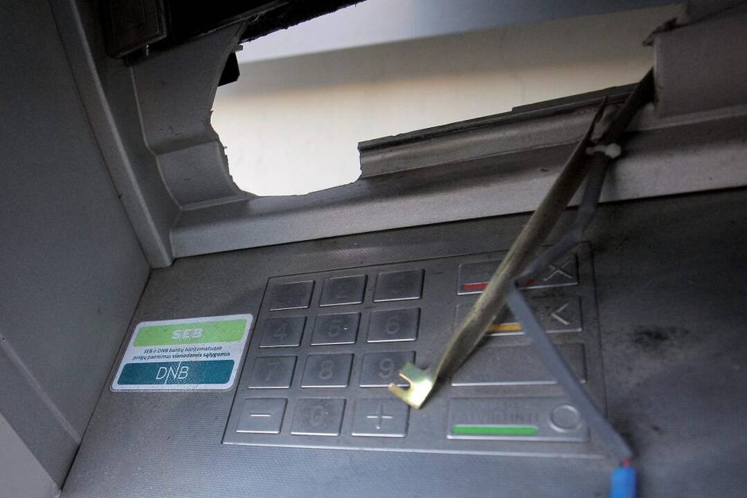 Ketvirtadienio naktį Karmėlavoje susprogdintas bankomatas ir pavogtos kapsulės su pinigais.