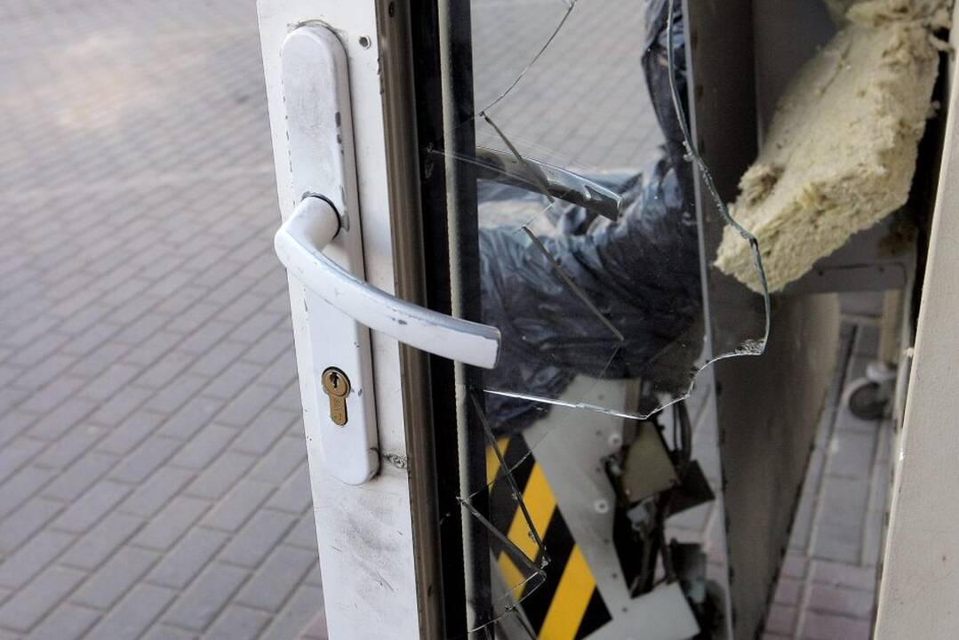 Ketvirtadienio naktį Karmėlavoje susprogdintas bankomatas ir pavogtos kapsulės su pinigais.