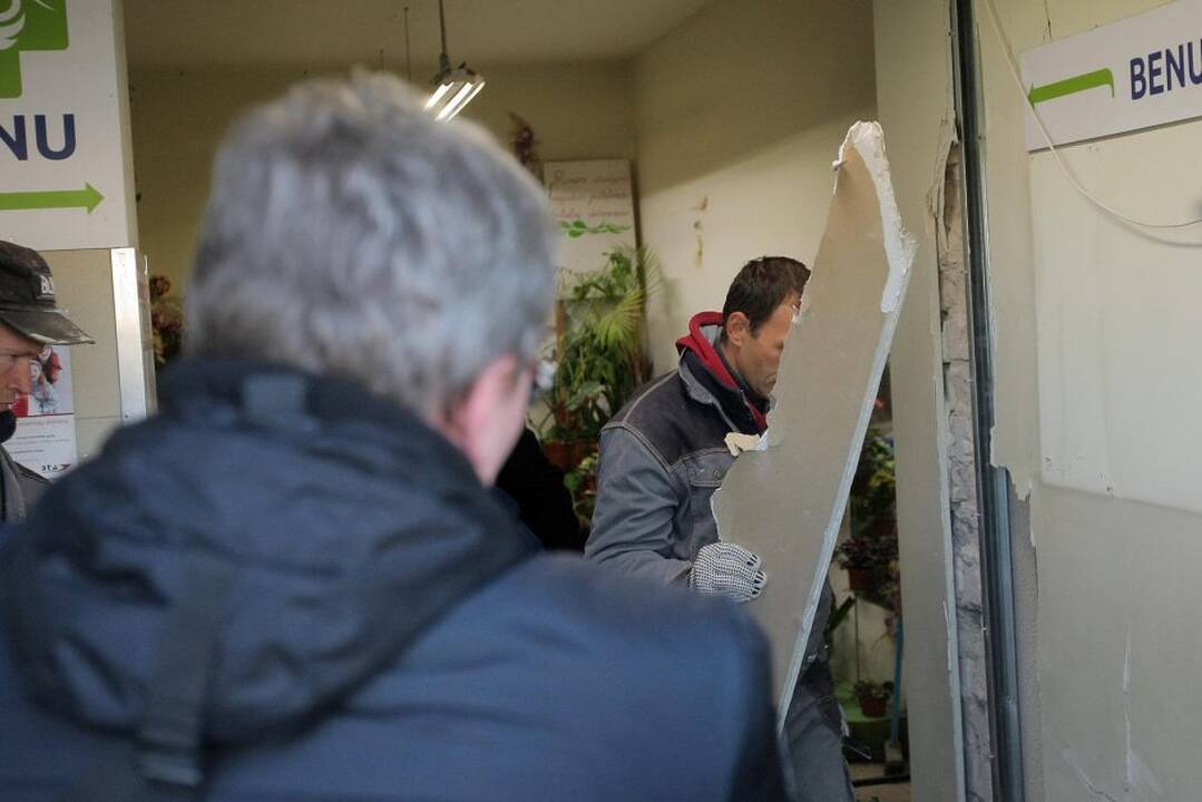 Ketvirtadienio naktį Karmėlavoje susprogdintas bankomatas ir pavogtos kapsulės su pinigais.