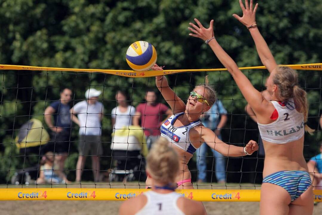 Paplūdimio tinklinis Nemuno saloje