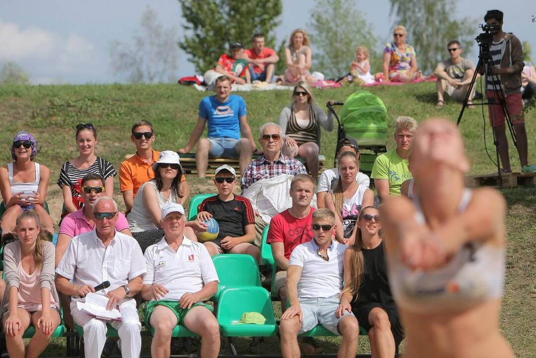 Paplūdimio tinklinis Nemuno saloje