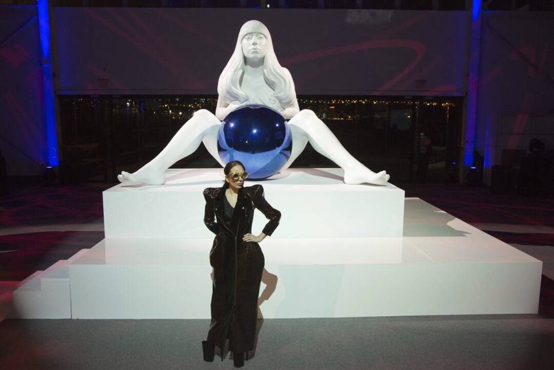 Lady Gaga "Artpop" pristatė rinktiniams gerbėjams