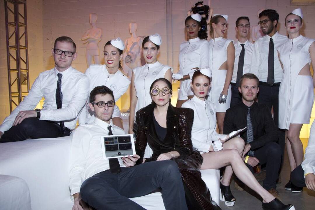 Lady Gaga "Artpop" pristatė rinktiniams gerbėjams