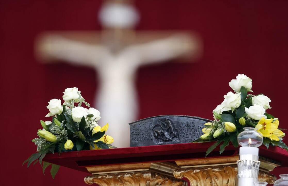 Vatikane per Tikėjimo metų uždarymą išstatytos apaštalo Petro relikvijos