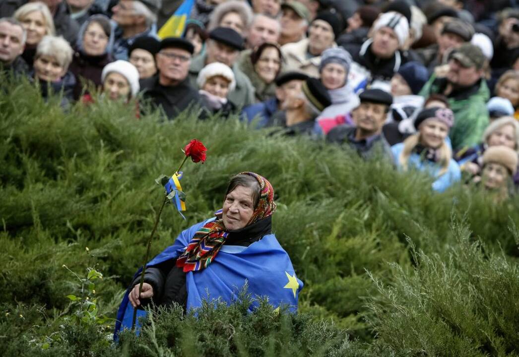 Ukrainoje tūkstančiai demonstrantų reikalauja sutarties su ES 