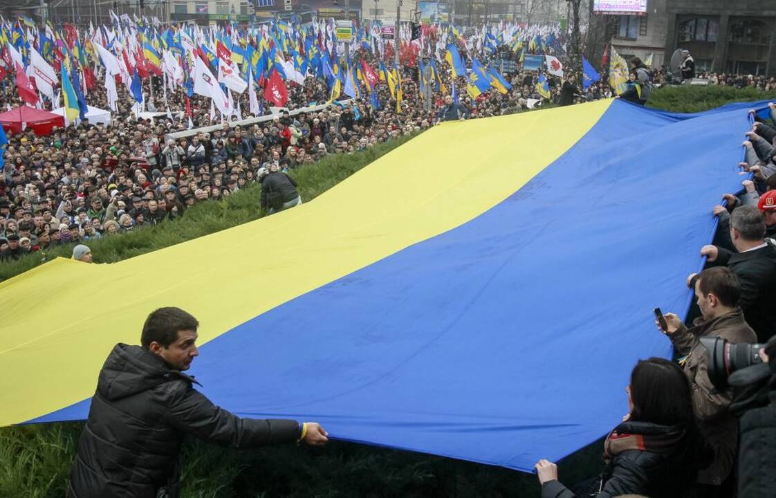 Ukrainoje tūkstančiai demonstrantų reikalauja sutarties su ES 