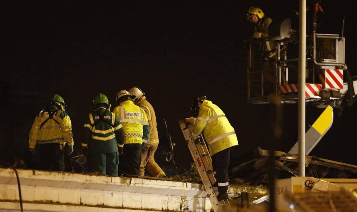 Škotijoje policijos sraigtasparnis nukrito ant baro "The Clutha"
