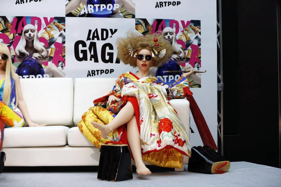 Lady Gaga pristatė ją vaizduojančias lėles