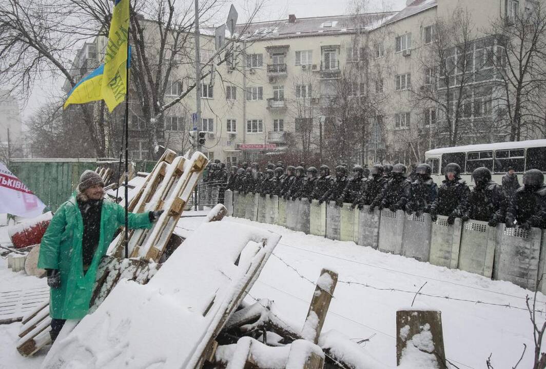 Kijeve protestuotojus ir spec. pajėgas paveikė šaltukas