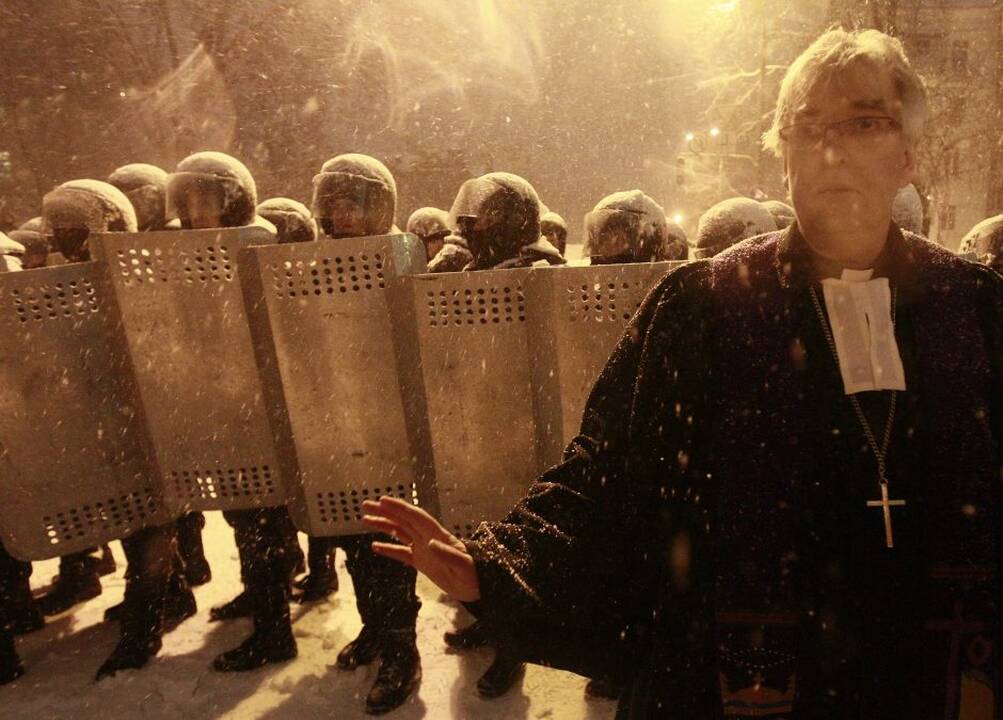 Kijeve protestuotojus ir spec. pajėgas paveikė šaltukas