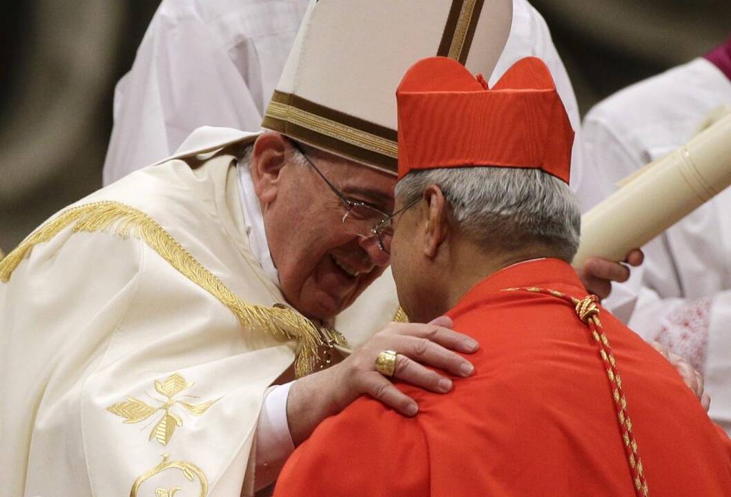 Popiežius Pranciškus paskyrė 19 naujų kardinolų, stebint jo pirmtakui