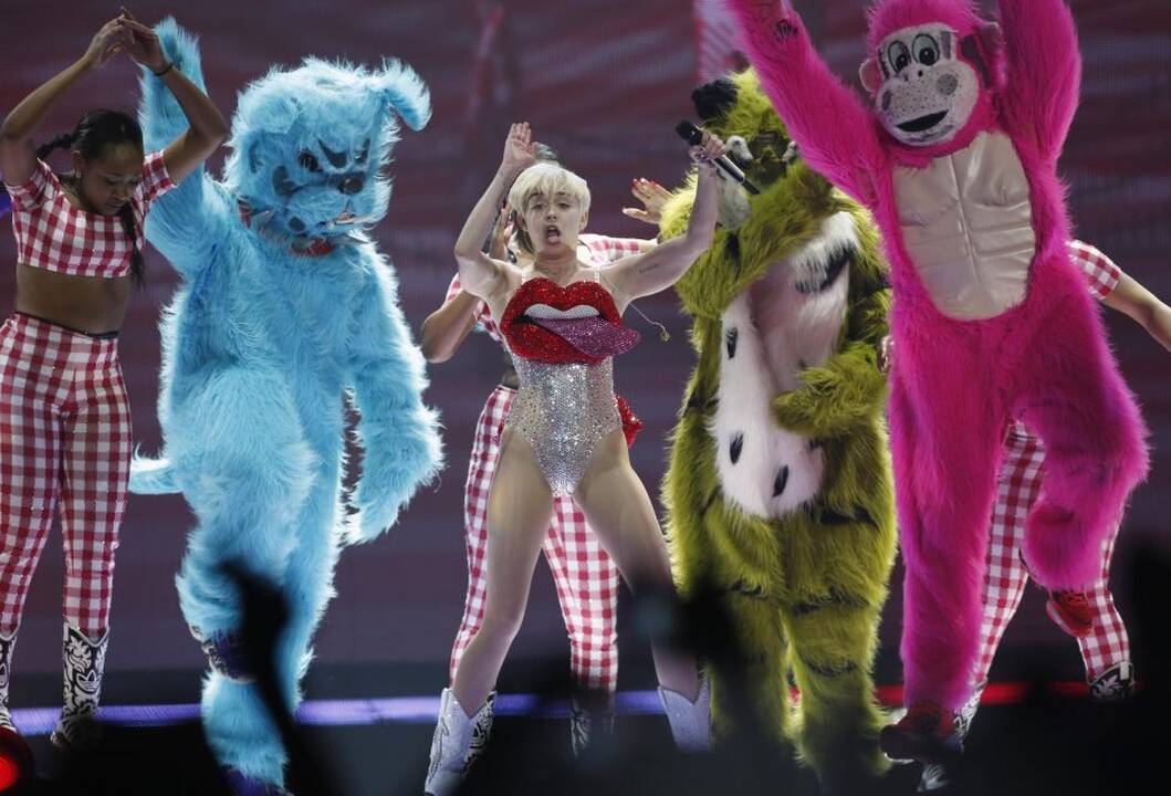 Skandalingoji M. Cyrus sugrįžo į sceną