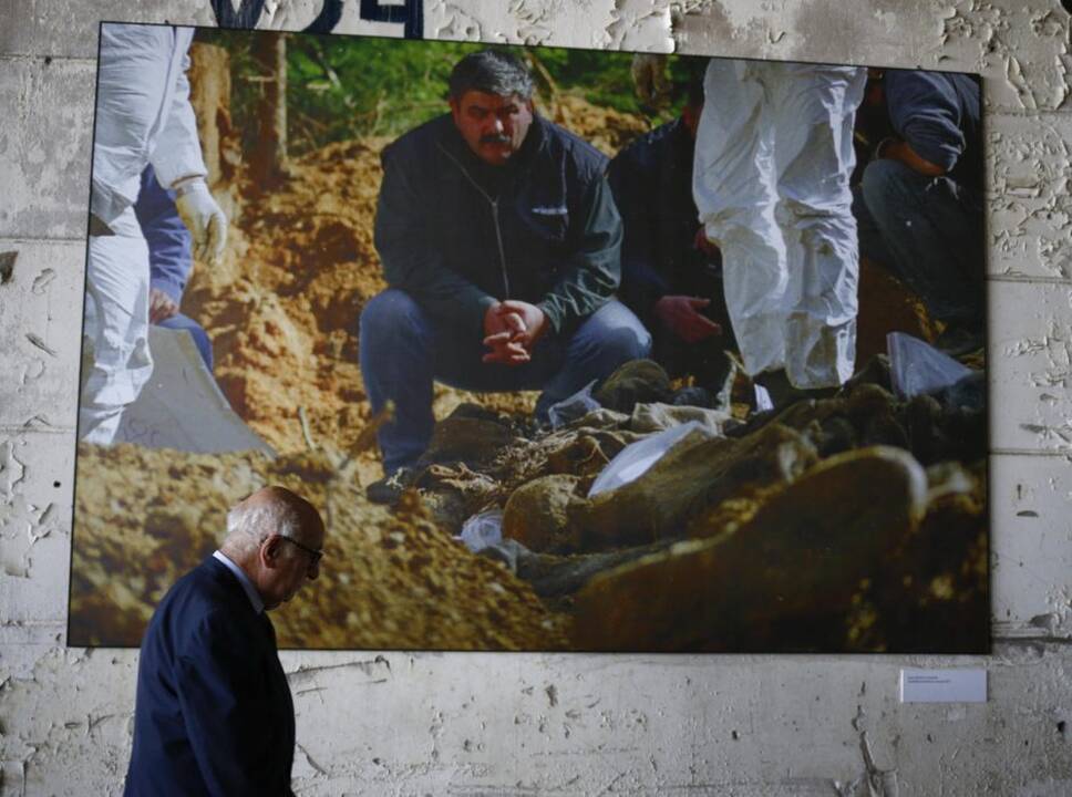 Srebrenicos metinėse Serbijos premjeras apmėtytas akmenimis