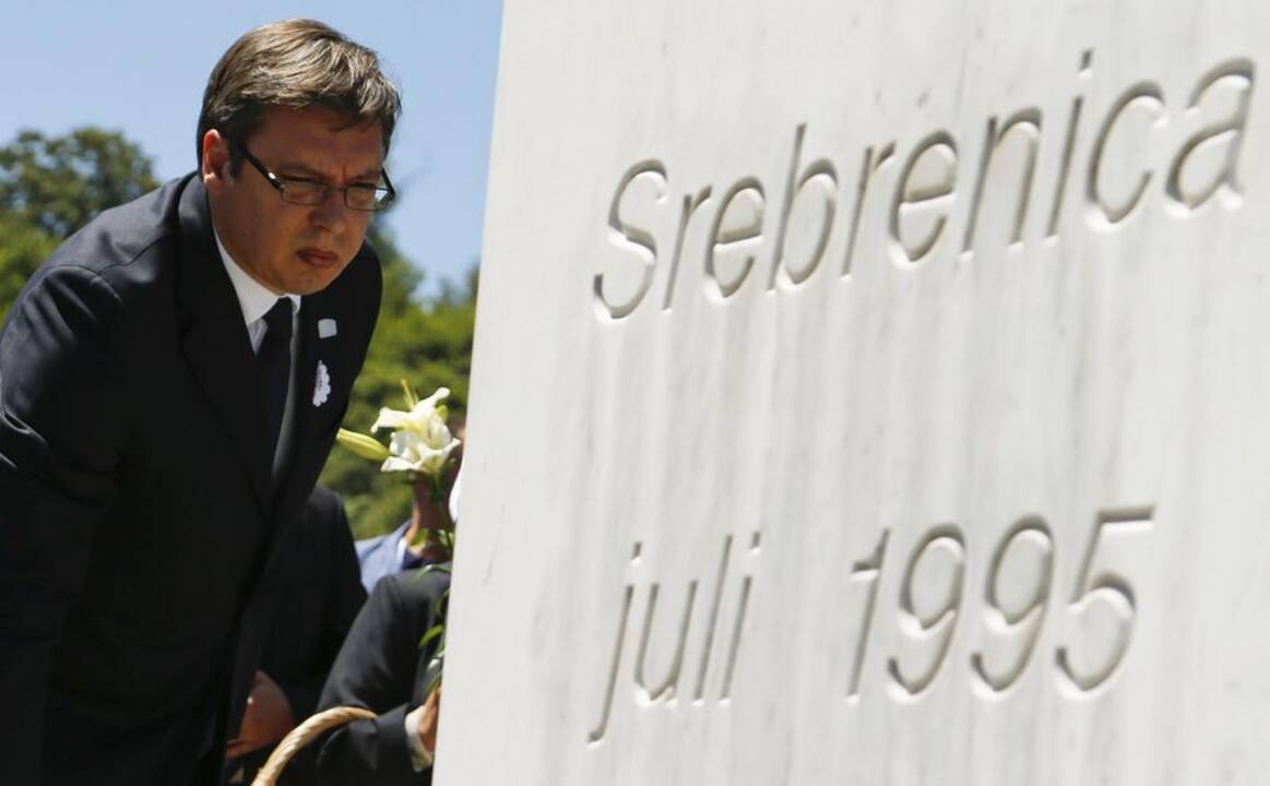 Srebrenicos metinėse Serbijos premjeras apmėtytas akmenimis