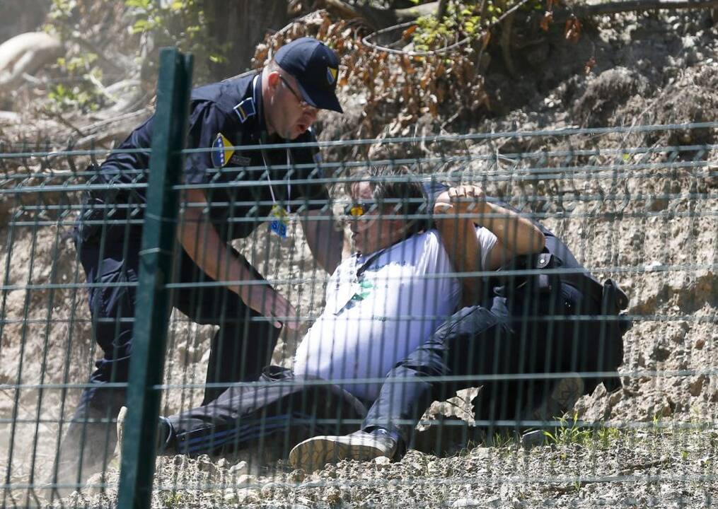 Srebrenicos metinėse Serbijos premjeras apmėtytas akmenimis