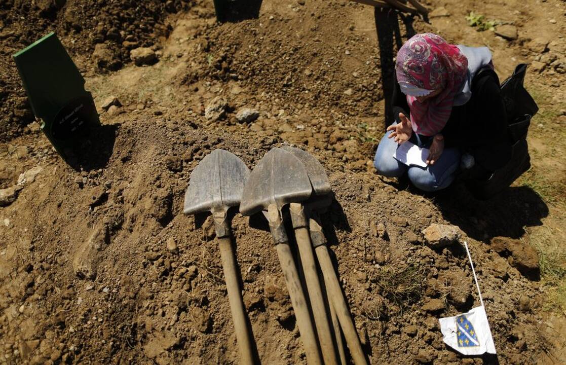 Srebrenicos metinėse Serbijos premjeras apmėtytas akmenimis