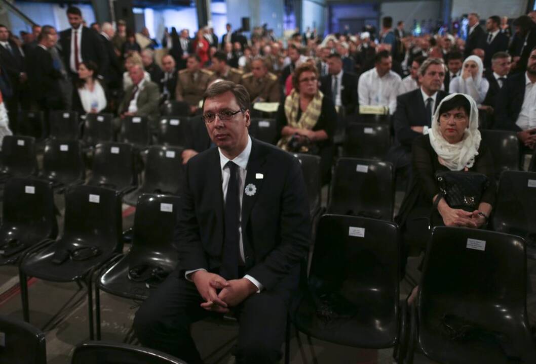 Srebrenicos metinėse Serbijos premjeras apmėtytas akmenimis