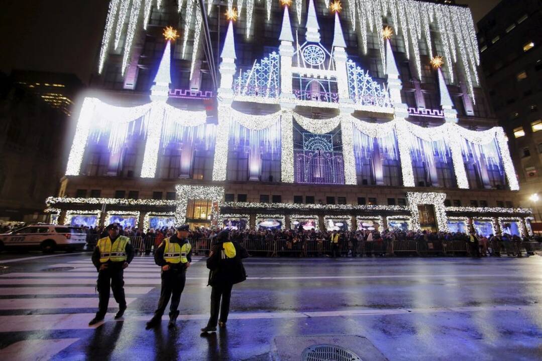 Niujorke iškilmingai įžiebta Kalėdų eglė