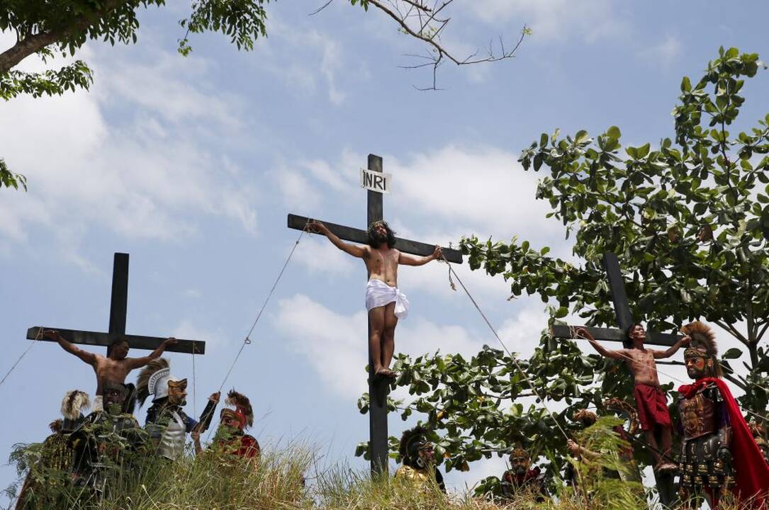 Filipinuose nukryžiuoti tikintieji