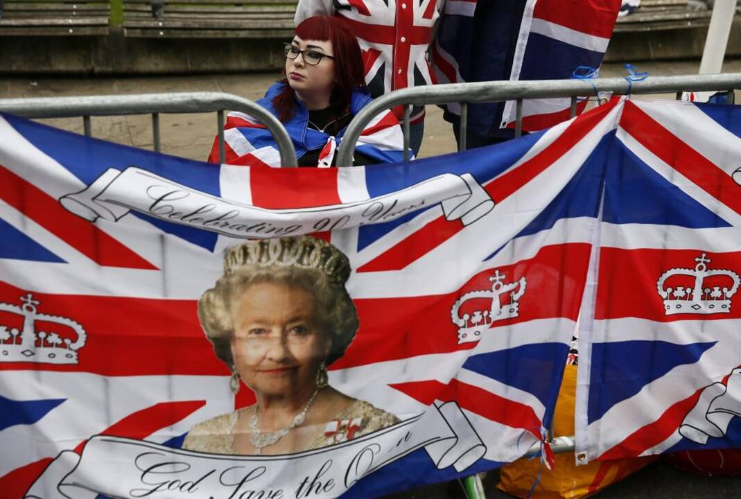 Britai švenčia karalienės 90-ąjį gimtadienį