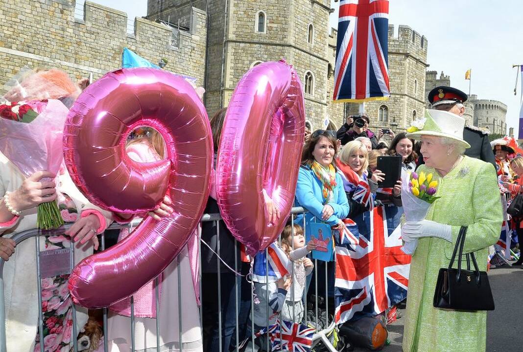 Britai švenčia karalienės 90-ąjį gimtadienį