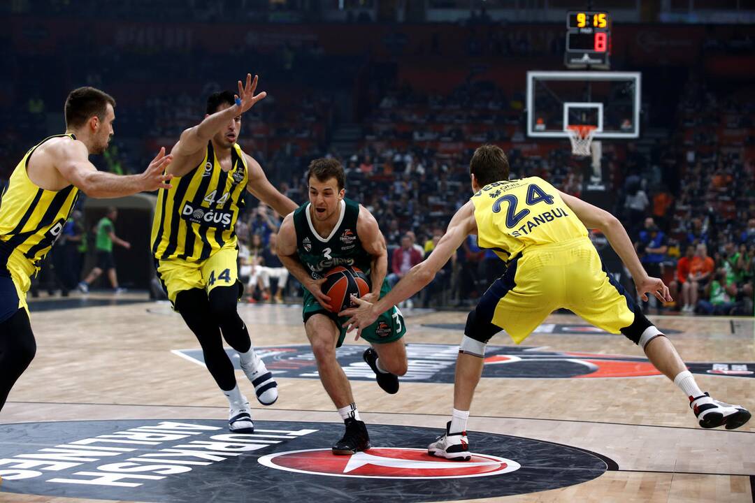 Eurolygos pusfinalis: „Žalgiris“ -  „Fenerbahce“ 67:76