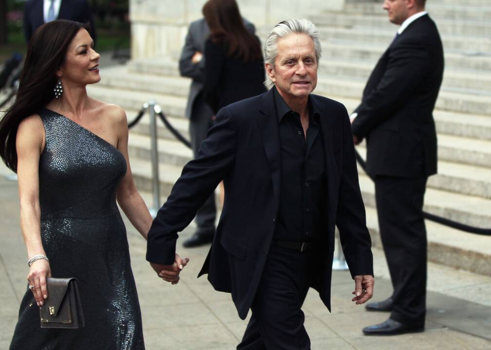 M. Douglasas ir C. Zeta-Jones bent kol kas gyvens atskirai 