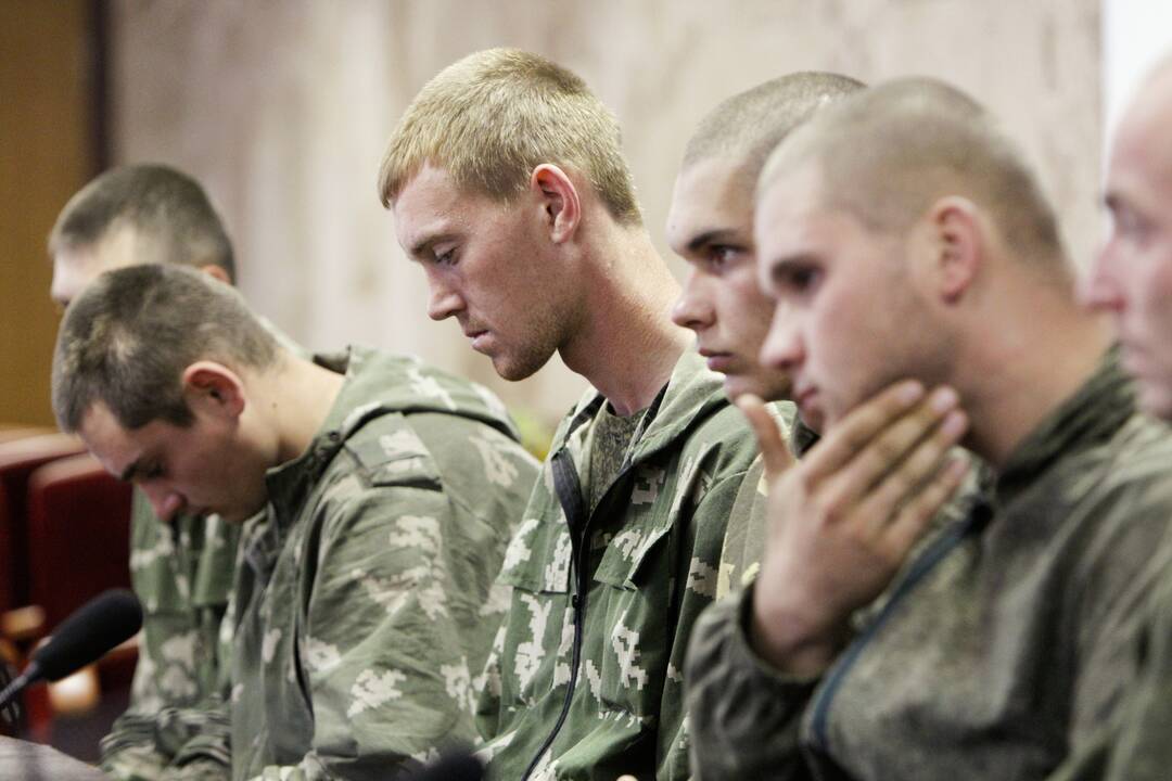 Ukrainoje kariaujančios pusės apsimainė 67 belaisviais