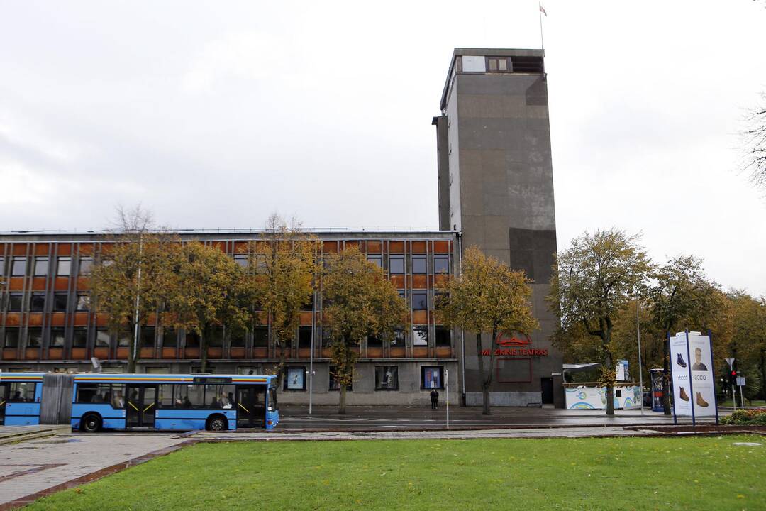 Pradėjo griauti muzikinį teatrą