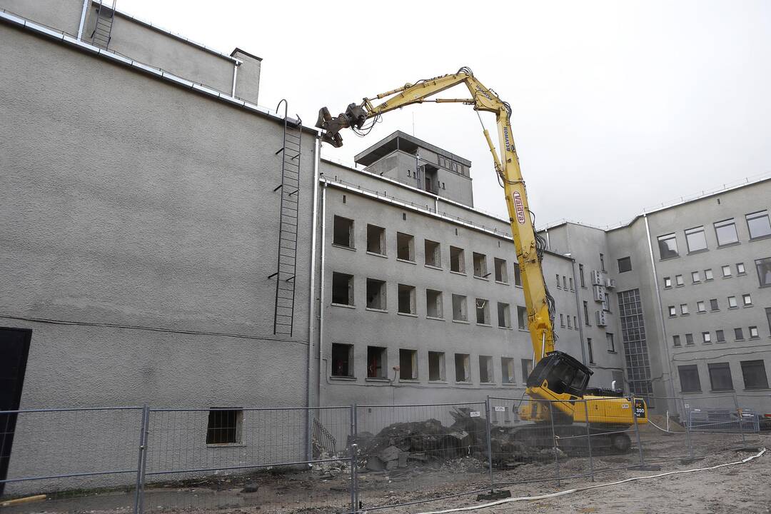 Pradėjo griauti muzikinį teatrą