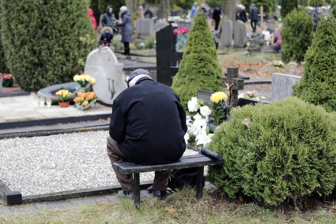 Lapkričio – 1-oji Lėbartų kapinėse