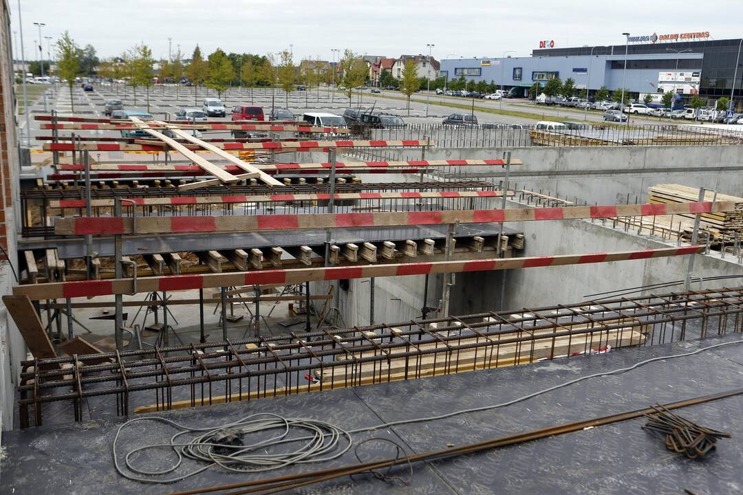 Meras apžiūrėjo statomą baseiną