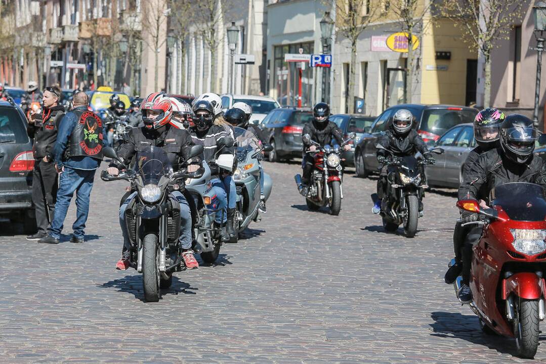 Baikeriai atidarė vasaros sezoną