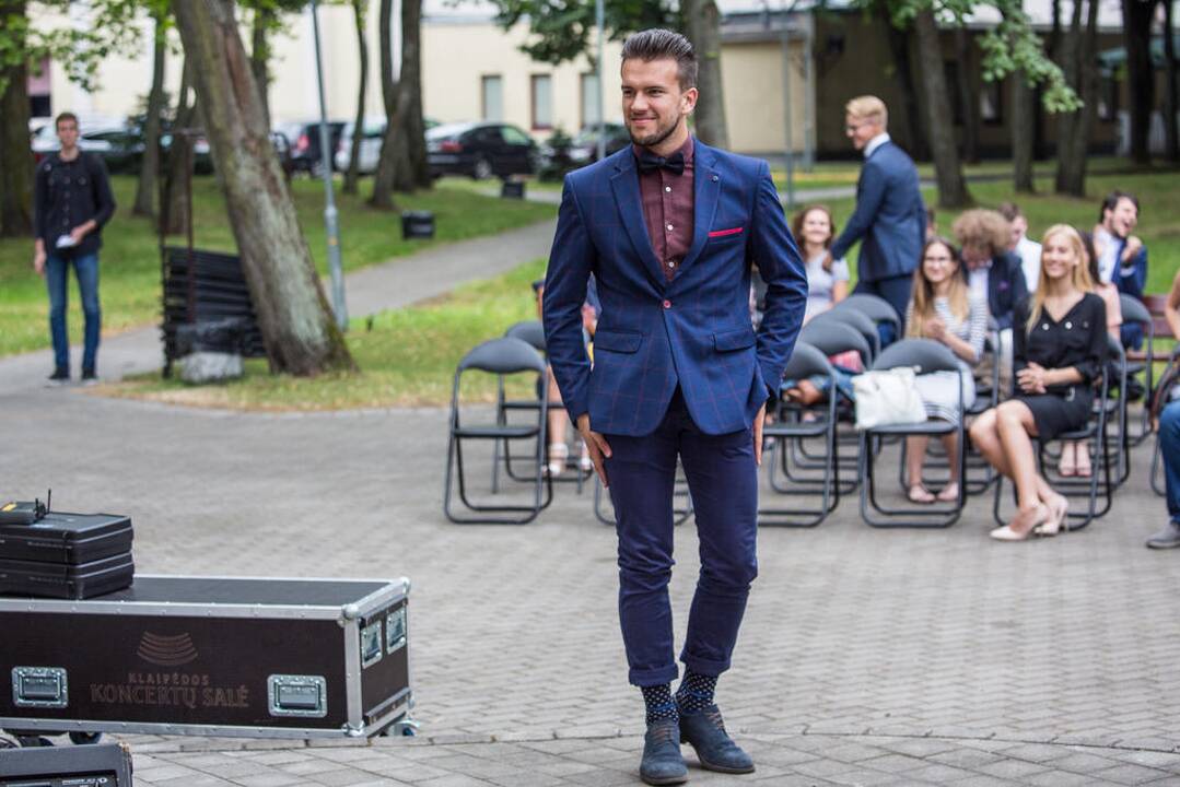 Meras pasveikino šimtukininkus