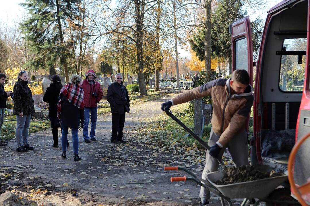 Reidas Joniškės kapinėse