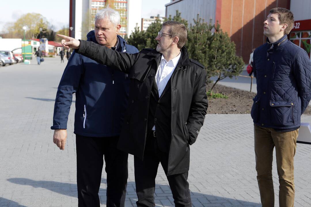 Savivaldybės specialistai apžiūrėjo vykdomus Debreceno ir Pempininkų aikščių rekonstrukcijos darbus