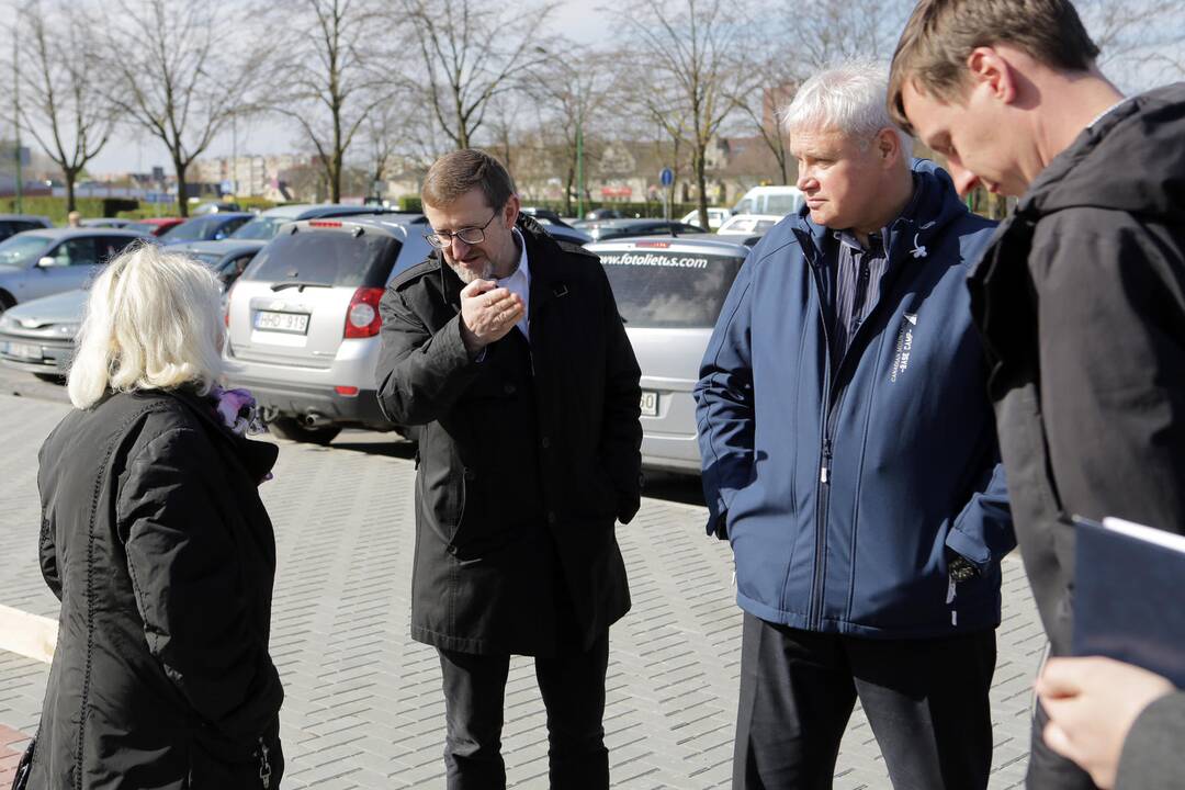 Savivaldybės specialistai apžiūrėjo vykdomus Debreceno ir Pempininkų aikščių rekonstrukcijos darbus