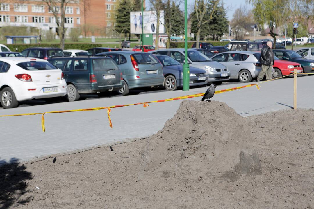 Savivaldybės specialistai apžiūrėjo vykdomus Debreceno ir Pempininkų aikščių rekonstrukcijos darbus