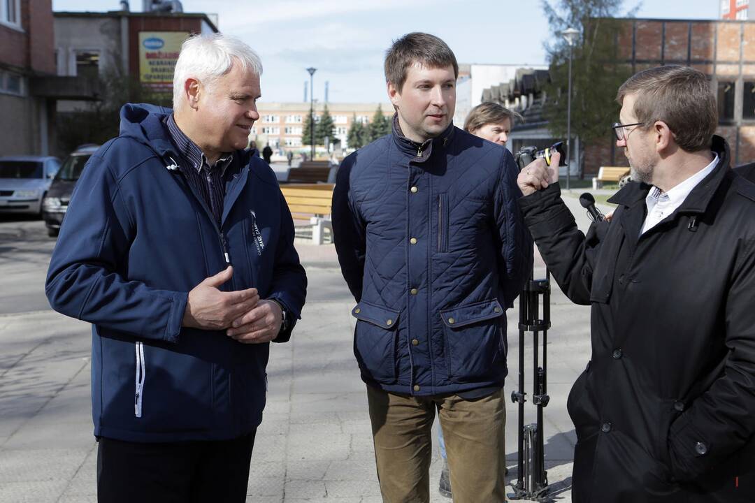 Savivaldybės specialistai apžiūrėjo vykdomus Debreceno ir Pempininkų aikščių rekonstrukcijos darbus