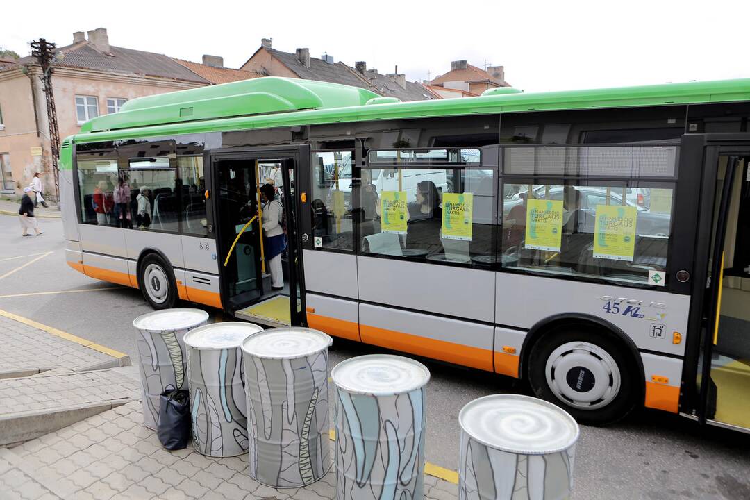 Jaunimo teatras papuošė autobusą
