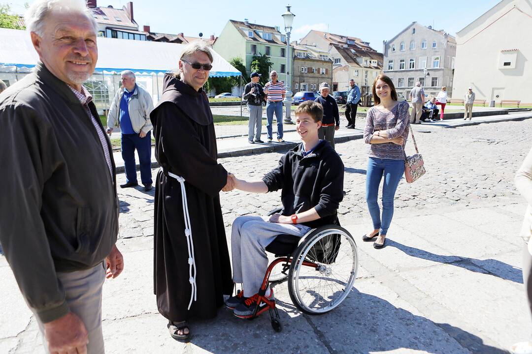 Klaipėdoje neįgalus vaikinas gavo galimybę irkluoti 