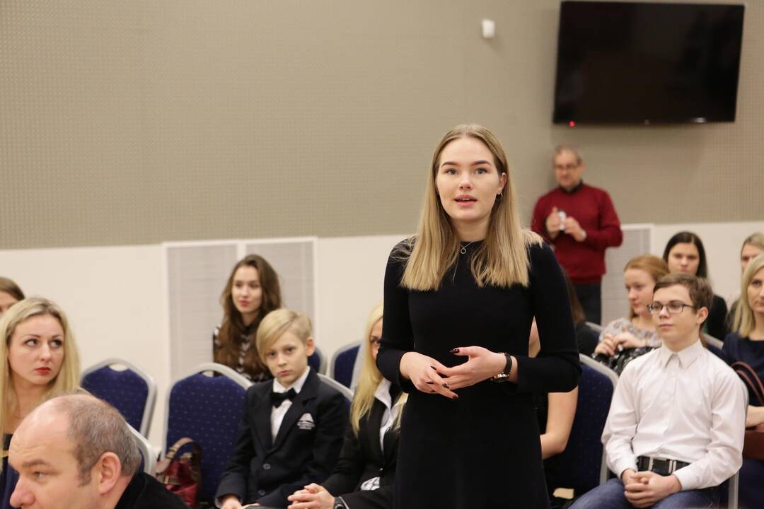 Apdovanoti geriausi Klaipėdos moksleiviai