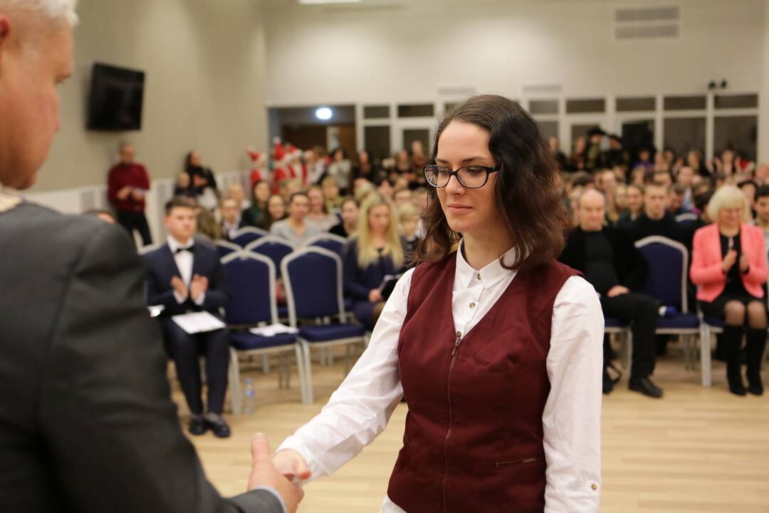 Apdovanoti geriausi Klaipėdos moksleiviai