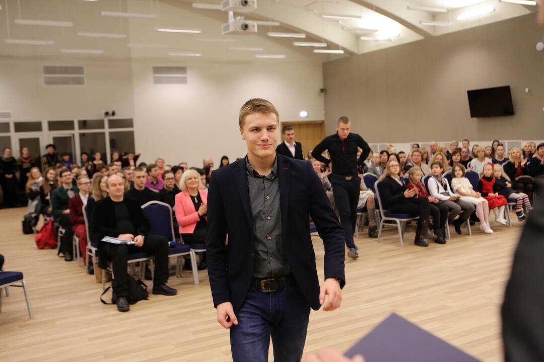 Apdovanoti geriausi Klaipėdos moksleiviai