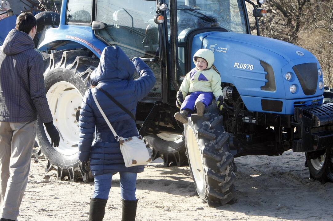 Klaipėdiečiai plūdo prie jūros