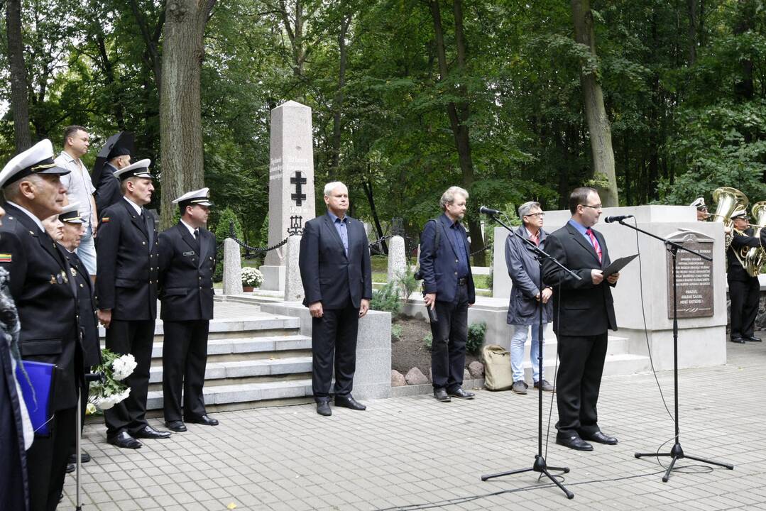 Atnaujintas paminklas 1923 metų žuvusiems sukilimo dalyviams atminti
